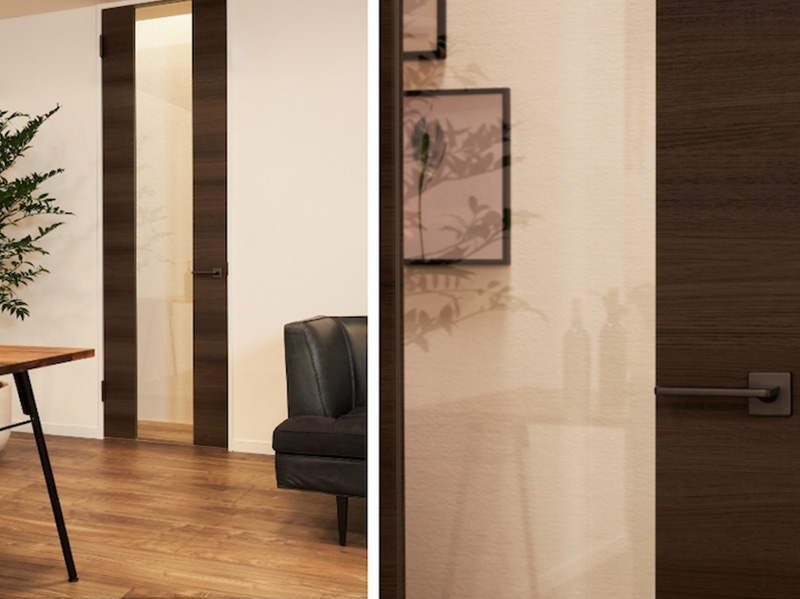 【室内ドア「ラテオ」】レザーの質感と木の風合いで演出する上質なグレーススタイル